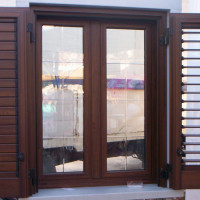 Infisso-monoblocco-(-finestra-e-persiana)-in-alluminio-color-legno-